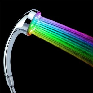 LED-Duschkopf mit Regenbogen Effekt